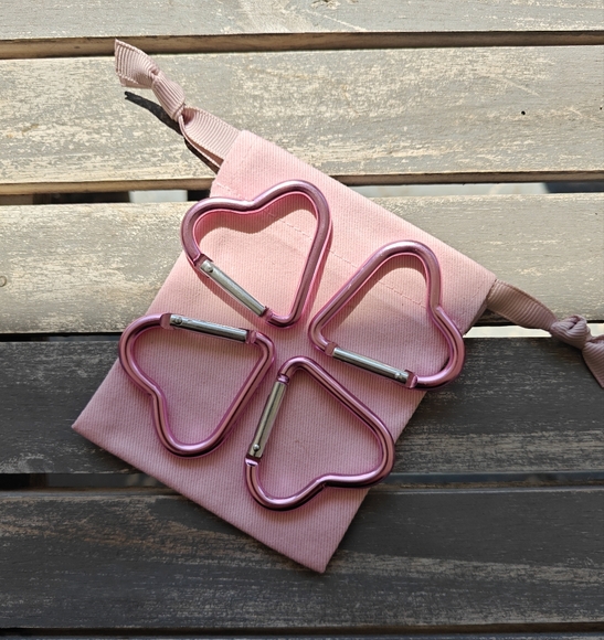 NEW, 4 Pink Heart Carbiner, Bag Charms - Picture 1 of 4